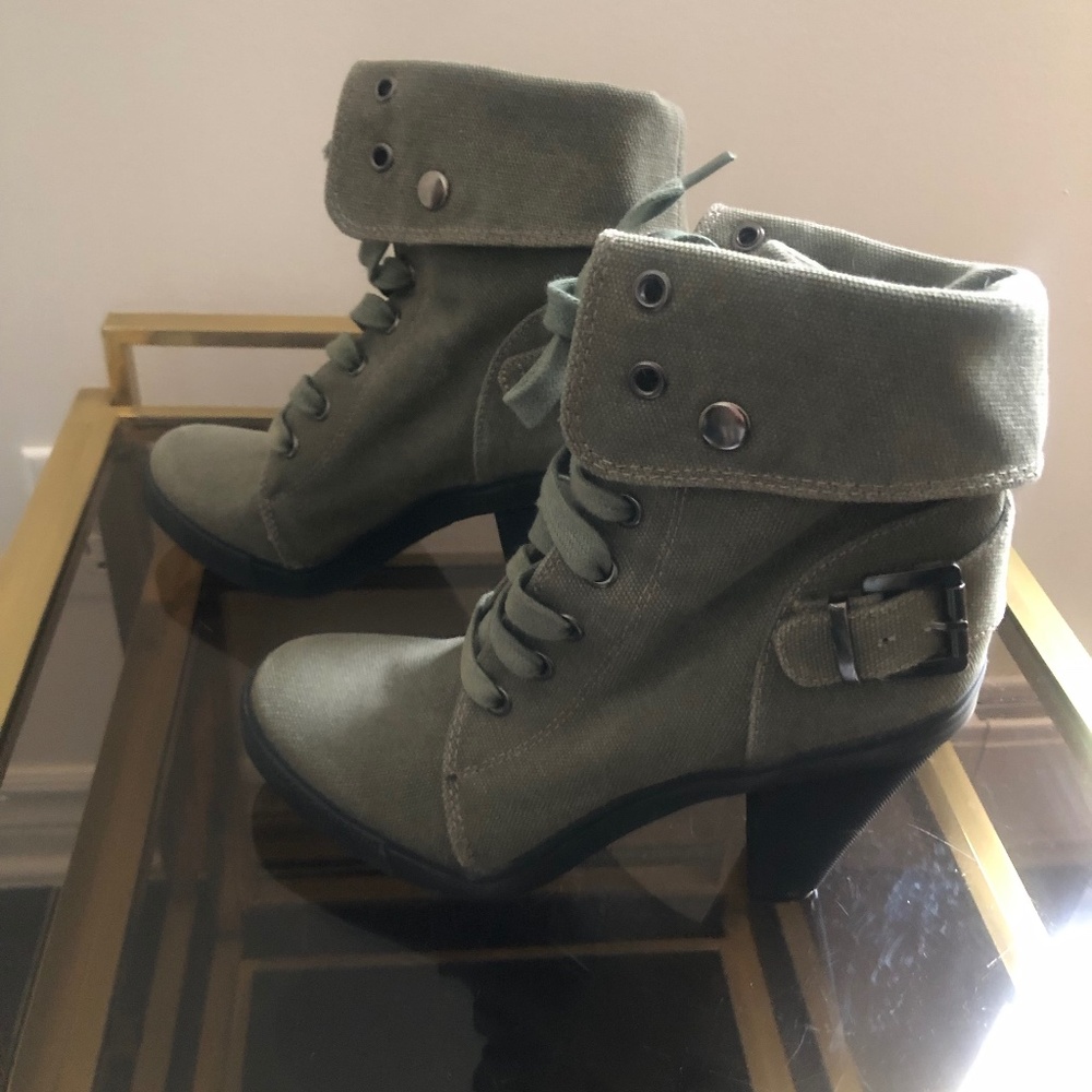 Aldo khaki green canvas lace up ankle booties-size 38